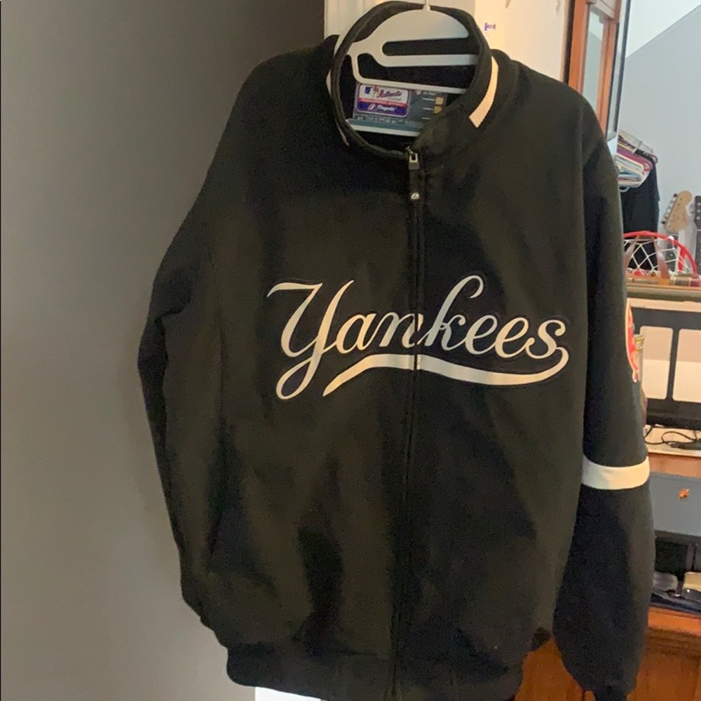 New York Yankees Therma Base Jacket.